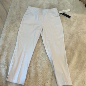 Tribal pull on capri